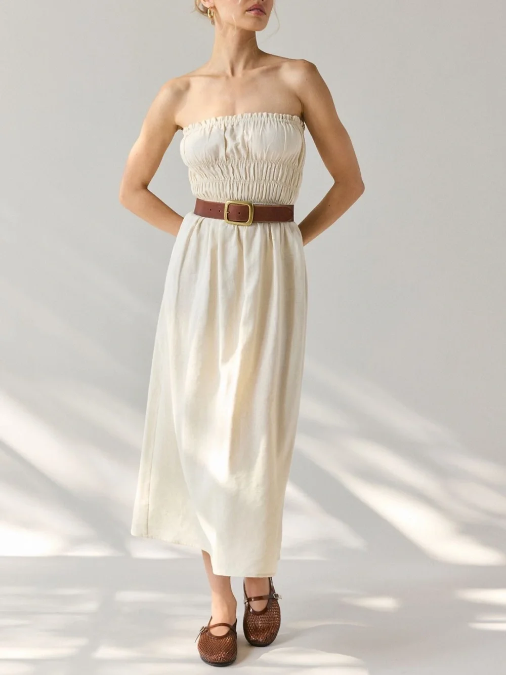 Urban Outfitters Strapless Linen Midi Dress - Picture 4 of 6